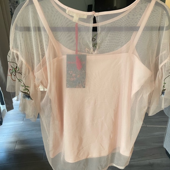 Beautiful sheer top NWT - Picture 3 of 5